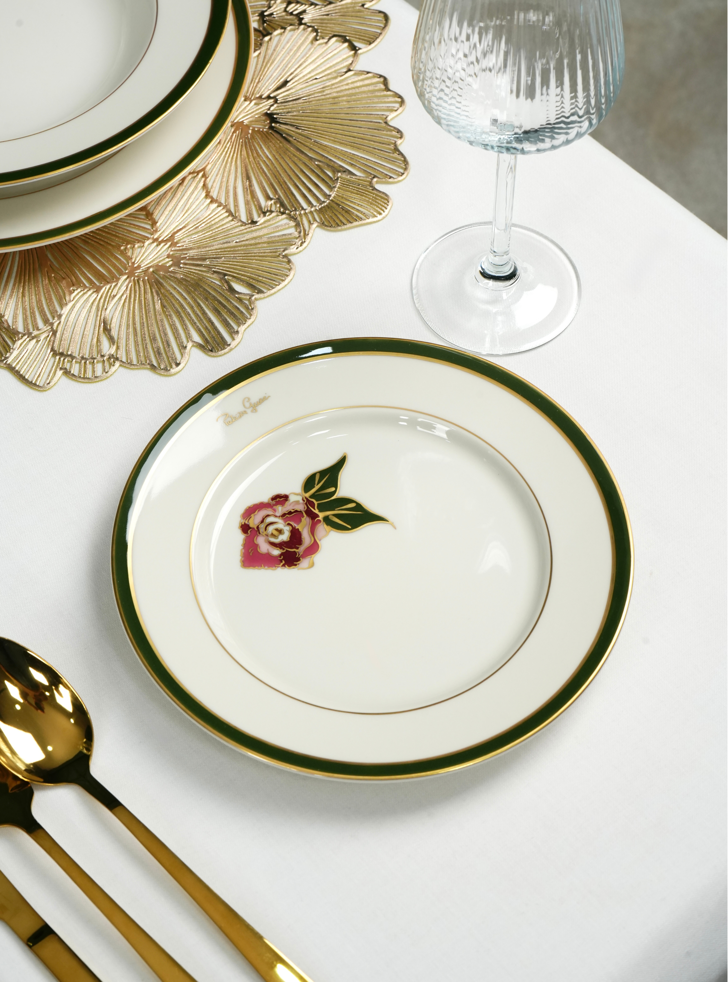 Patrizia Gucci Rose Yemek Takımı