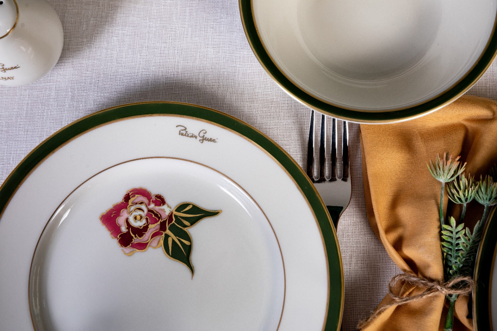 Patrizia Gucci Rose Yemek Takımı
