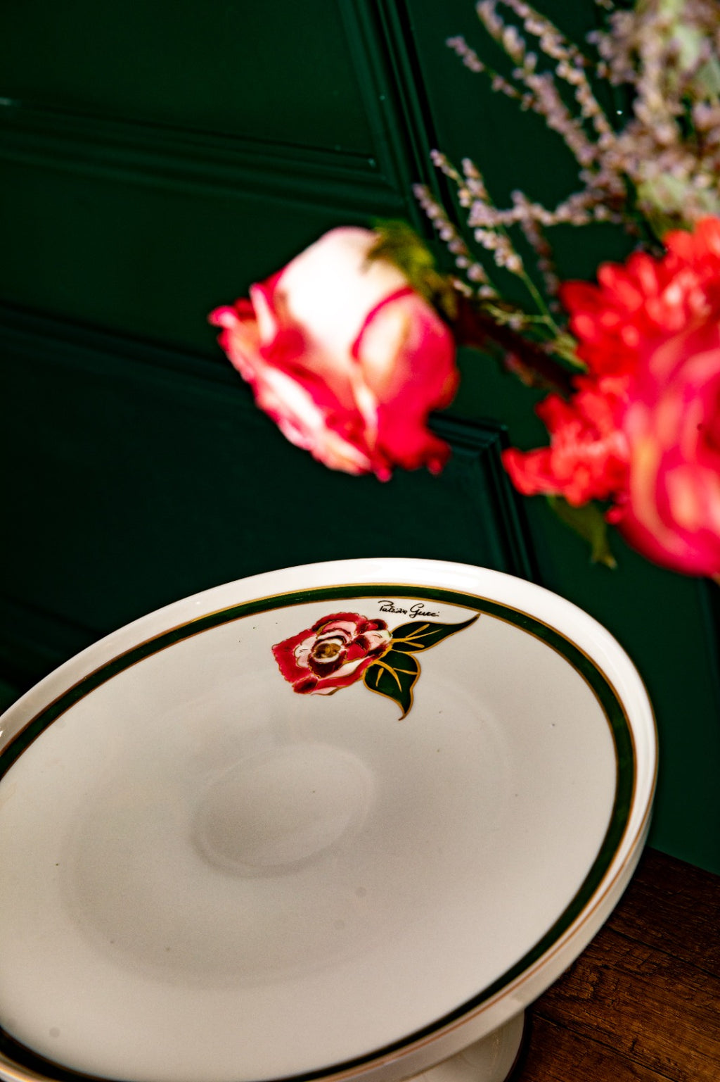 Gucci Rose Kek Standı